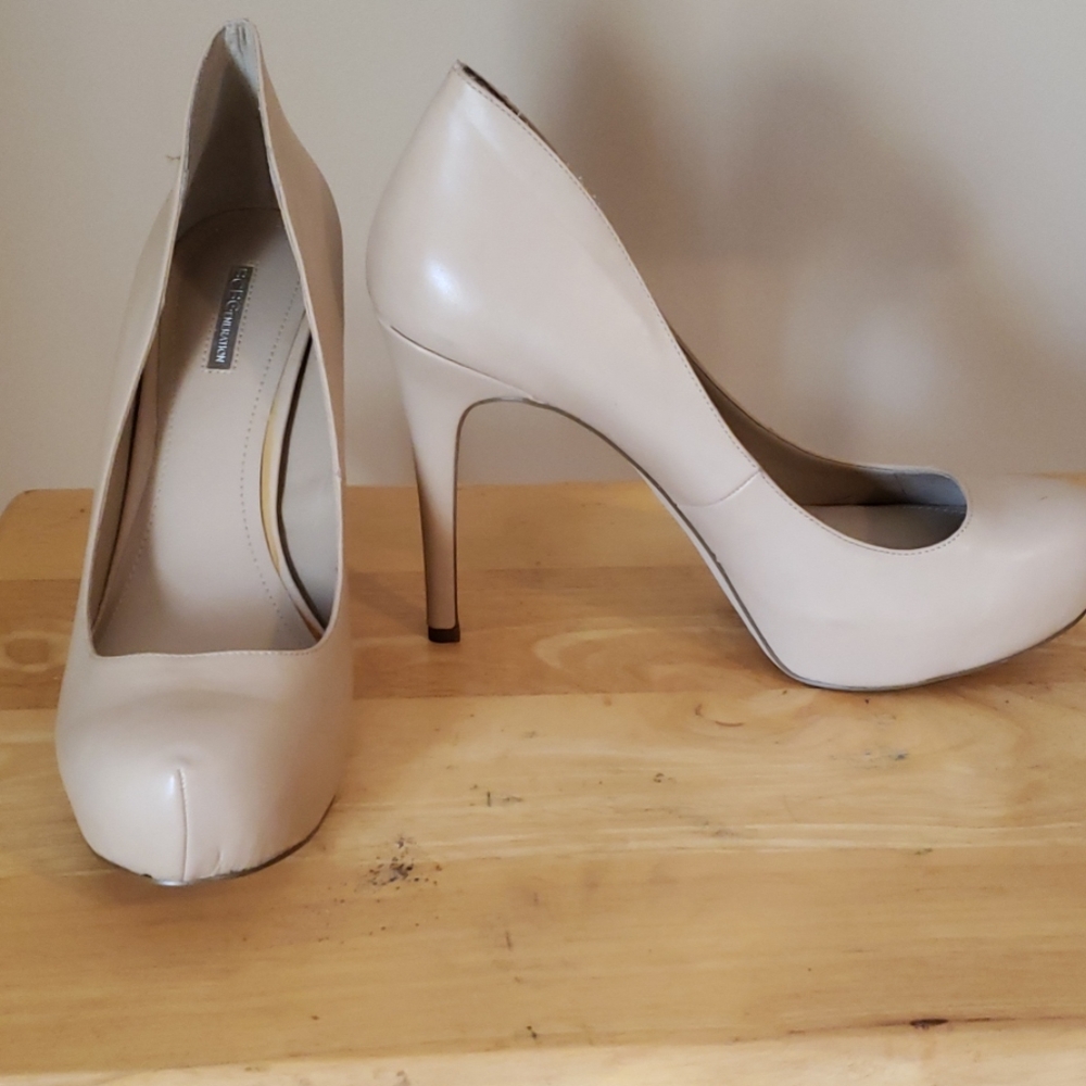 NWT BCBG Nude Leather Pumps Size12